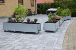 Altankasser i galvaniseret stål eller råjern med hjul