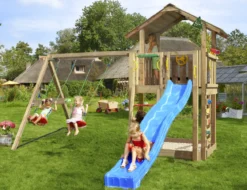 Legetårn Jungle Gym Chalet 2.1 m/2-Swing Module 220 og grøn rutschebane